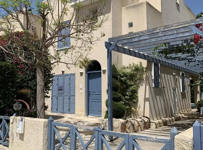 Polis Βίλα